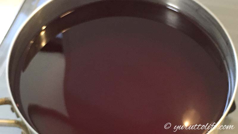 煮込み終えて完成した赤紫蘇ジュース